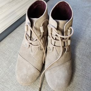 Only worn a few times. Toms Desert Wedge Bootie Suede Tan - Size 7.5